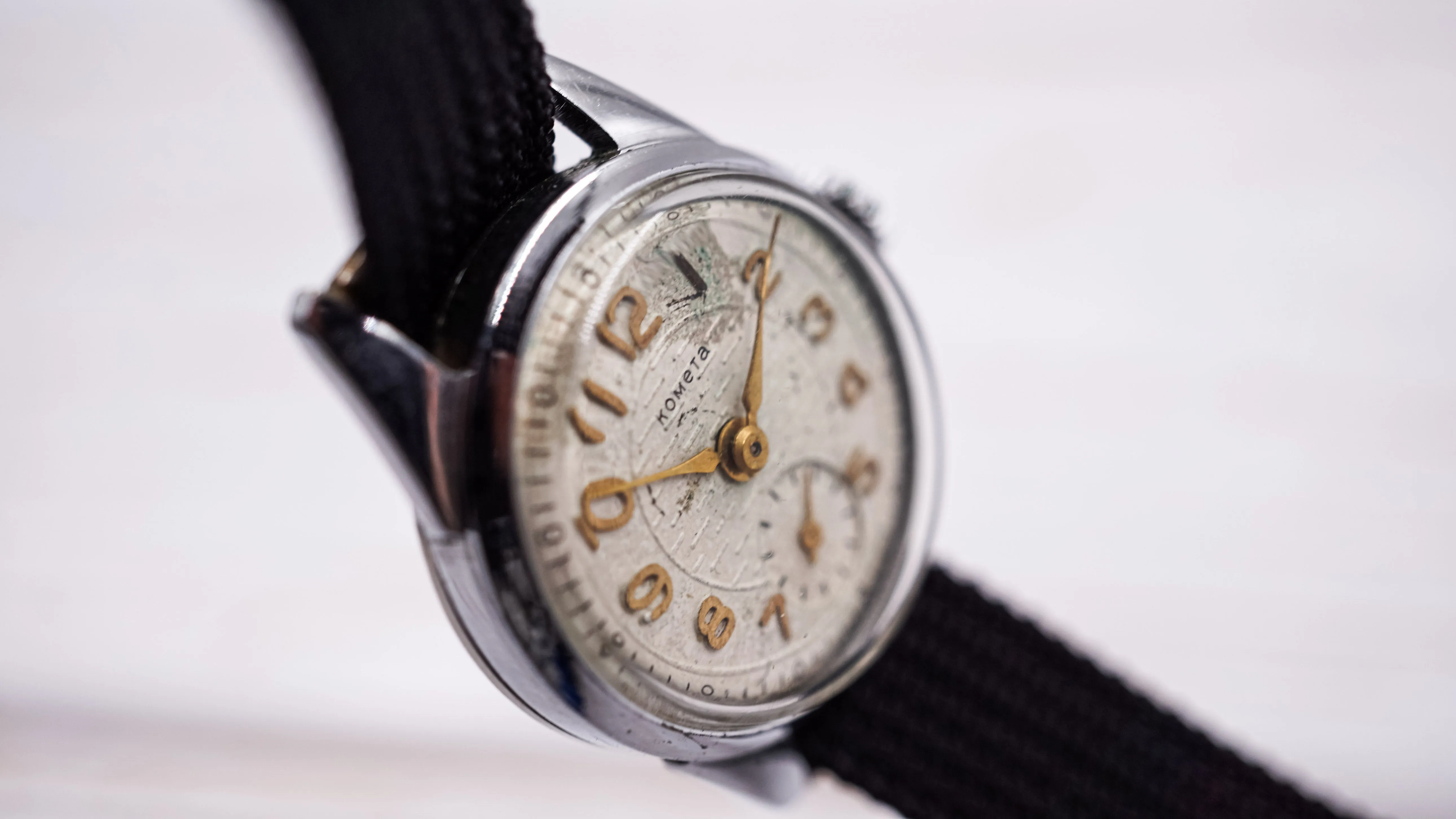 Kometa PCHZ vintage Soviet womens mechanical wristwatch