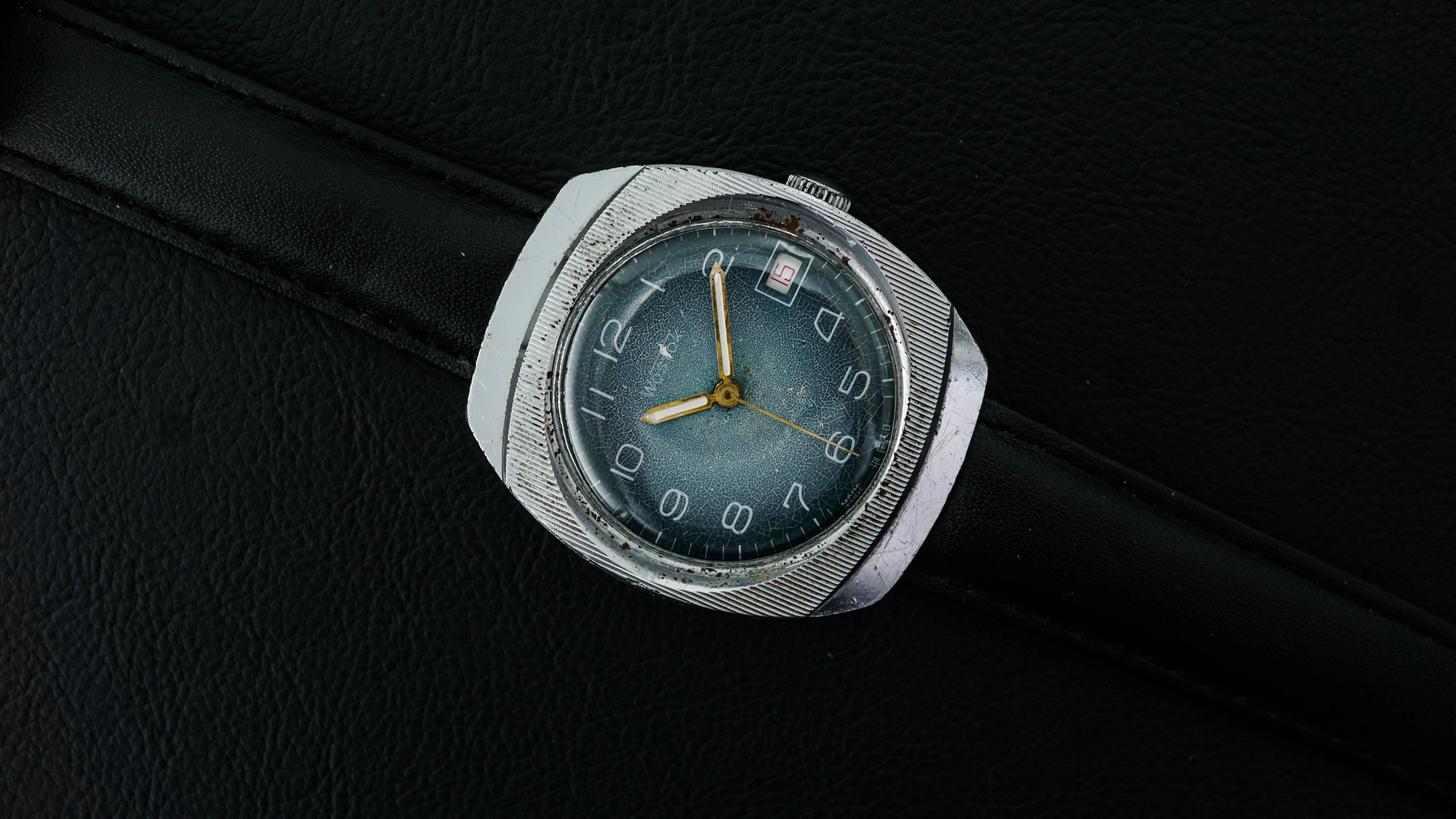 Retro Soviet mechanical men's watch VOSTOK shoockproof, blue dial