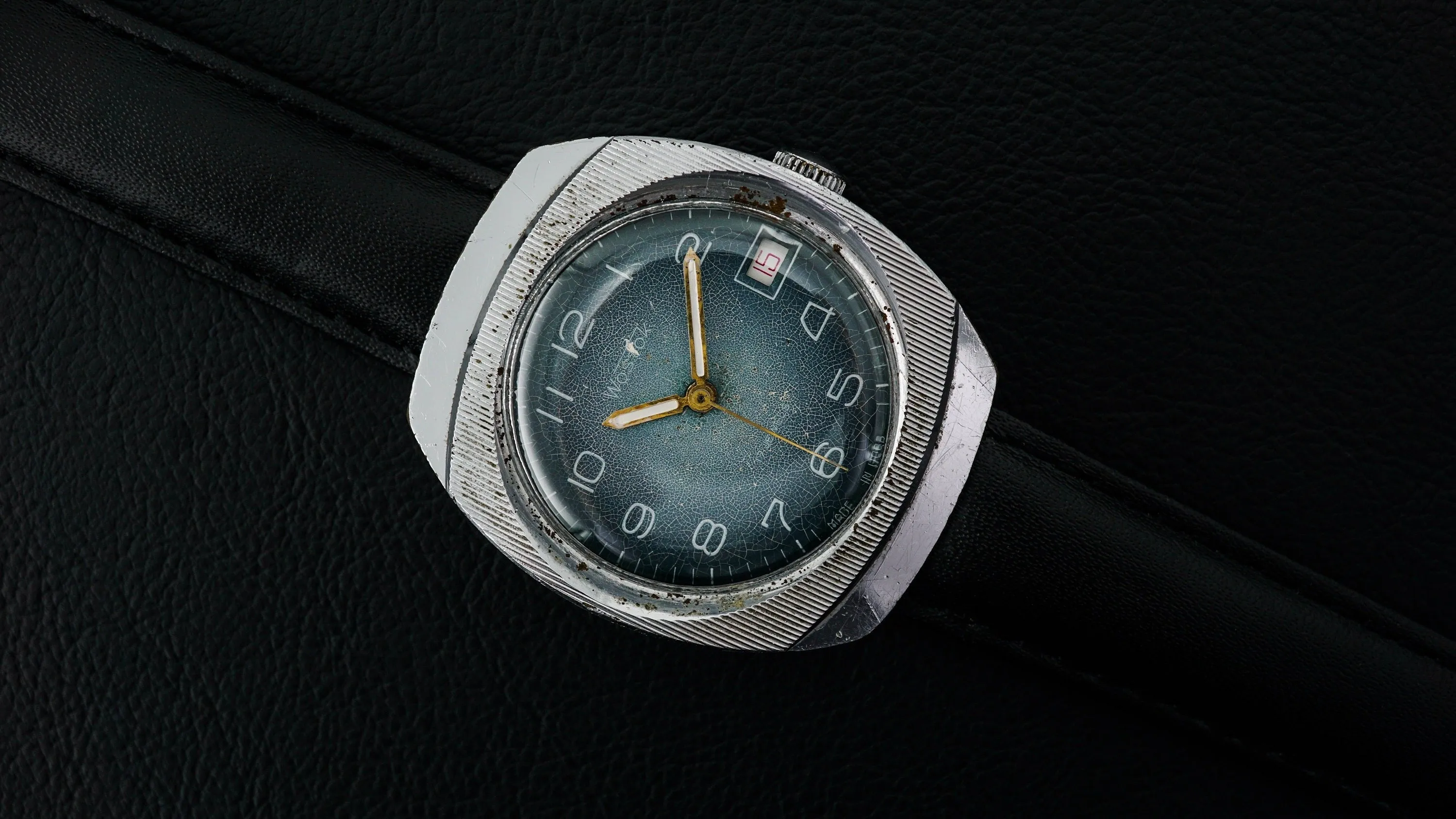 Retro Soviet mechanical men's watch VOSTOK shoockproof, blue dial