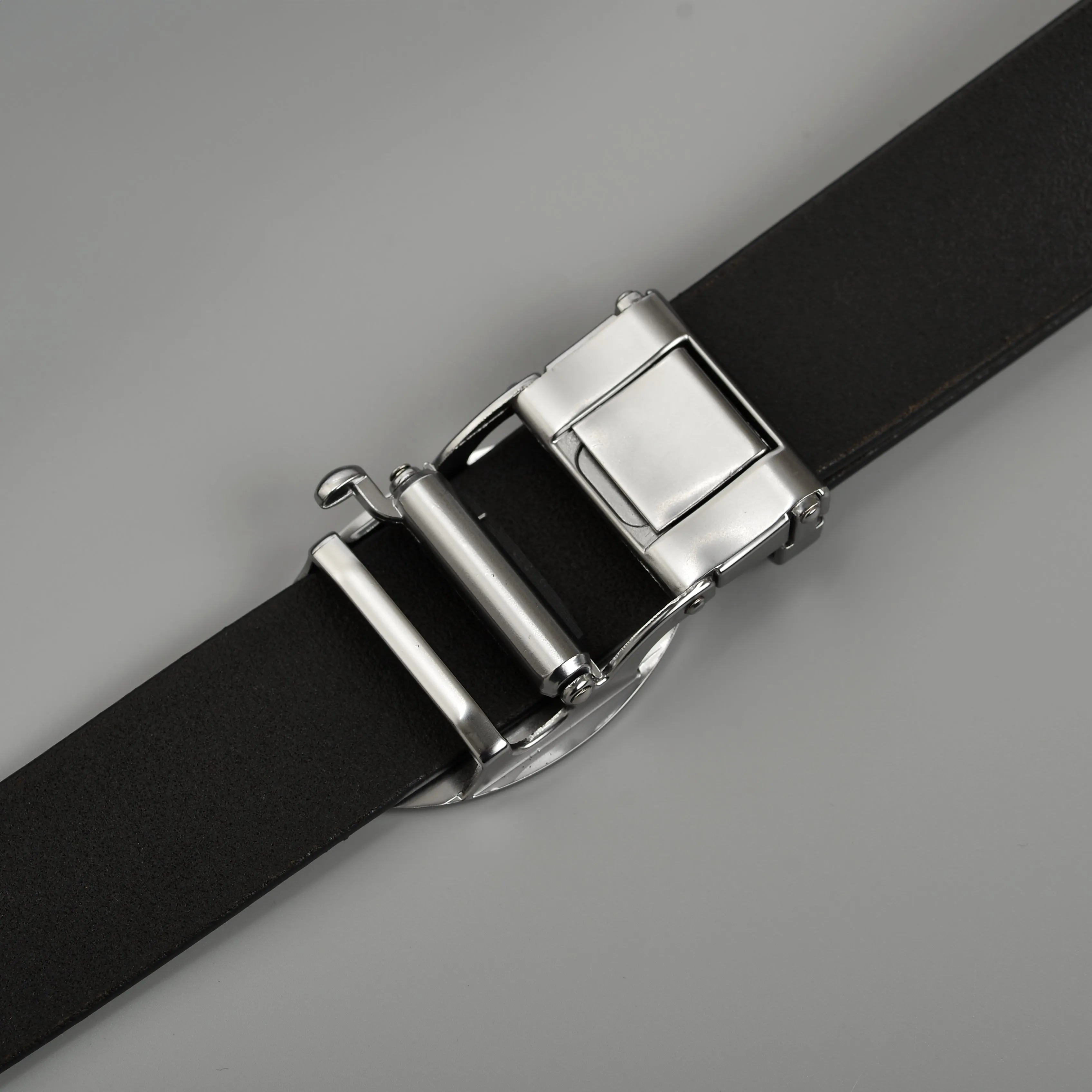 Venardo DARKI Genuine Leather Autolock Belt for Men - Perfect for Formal and Casual Wear - Adjustable  WITH  FREE CARD HOLDER WALLET